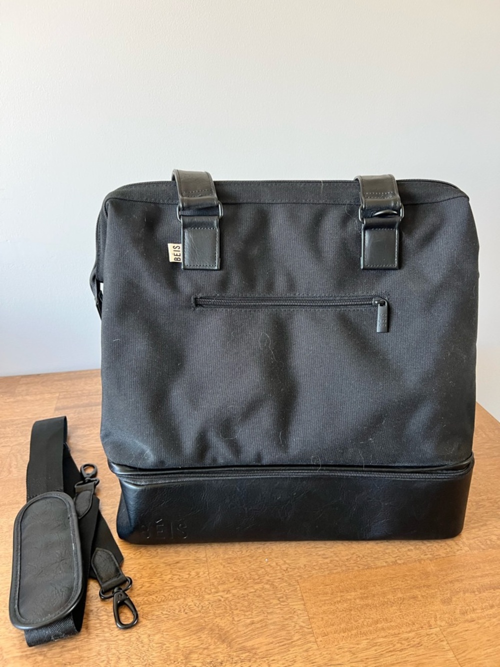 Beis Weekender Bag in Black - Picture 4 of 9